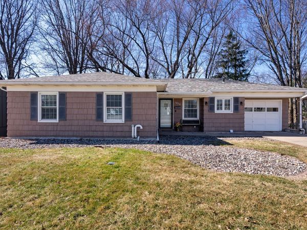 1224 14th Street , Bettendorf, IA 52722