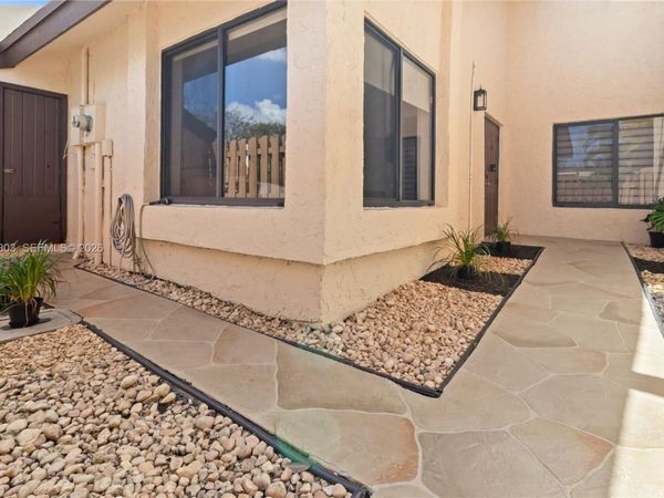 3812 NW 77th Ave , Davie, FL 33024