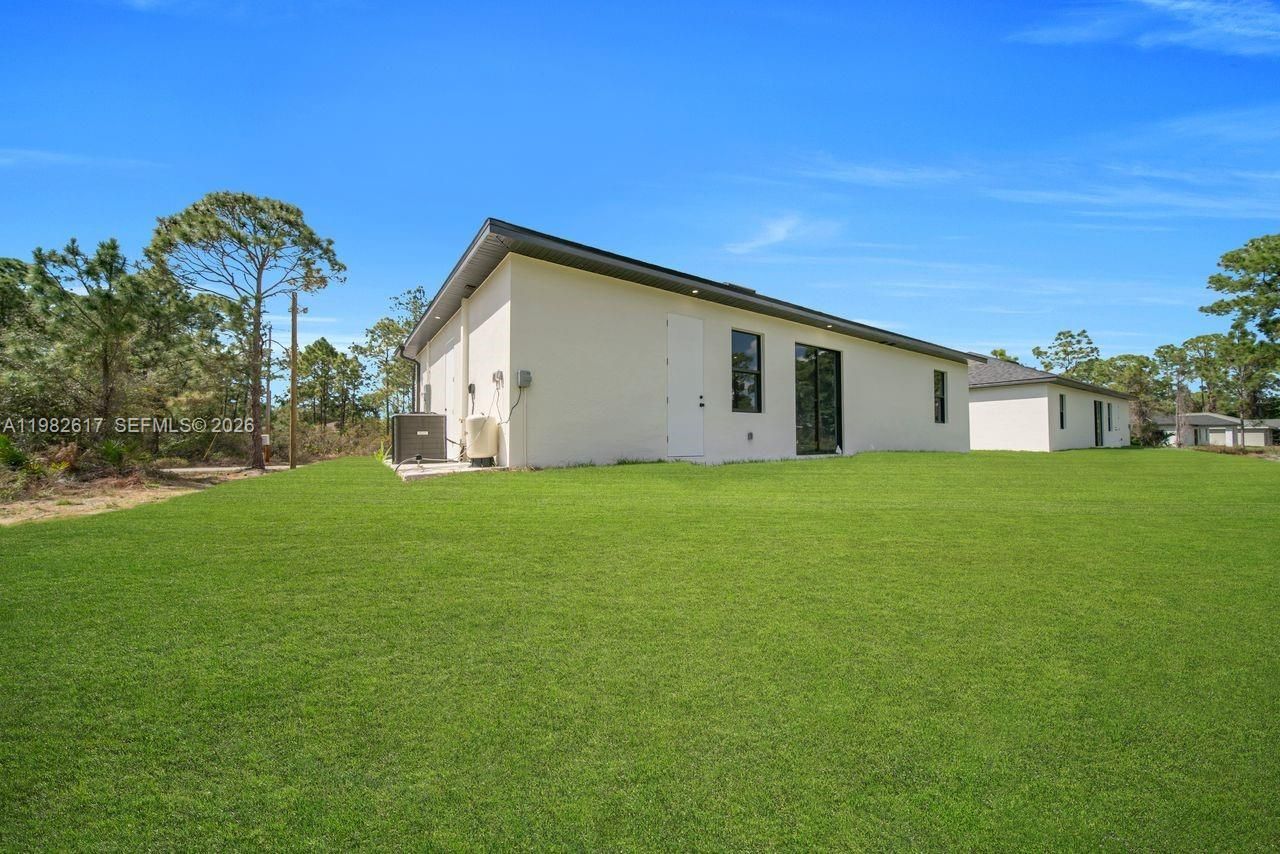 637 Summit Ave S, Lehigh Acres, FL 33974 Photo