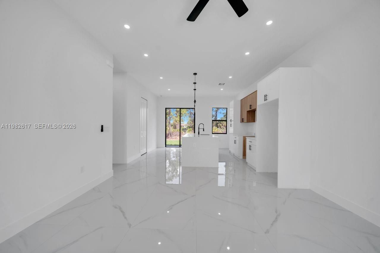 637 Summit Ave S, Lehigh Acres, FL 33974 Photo