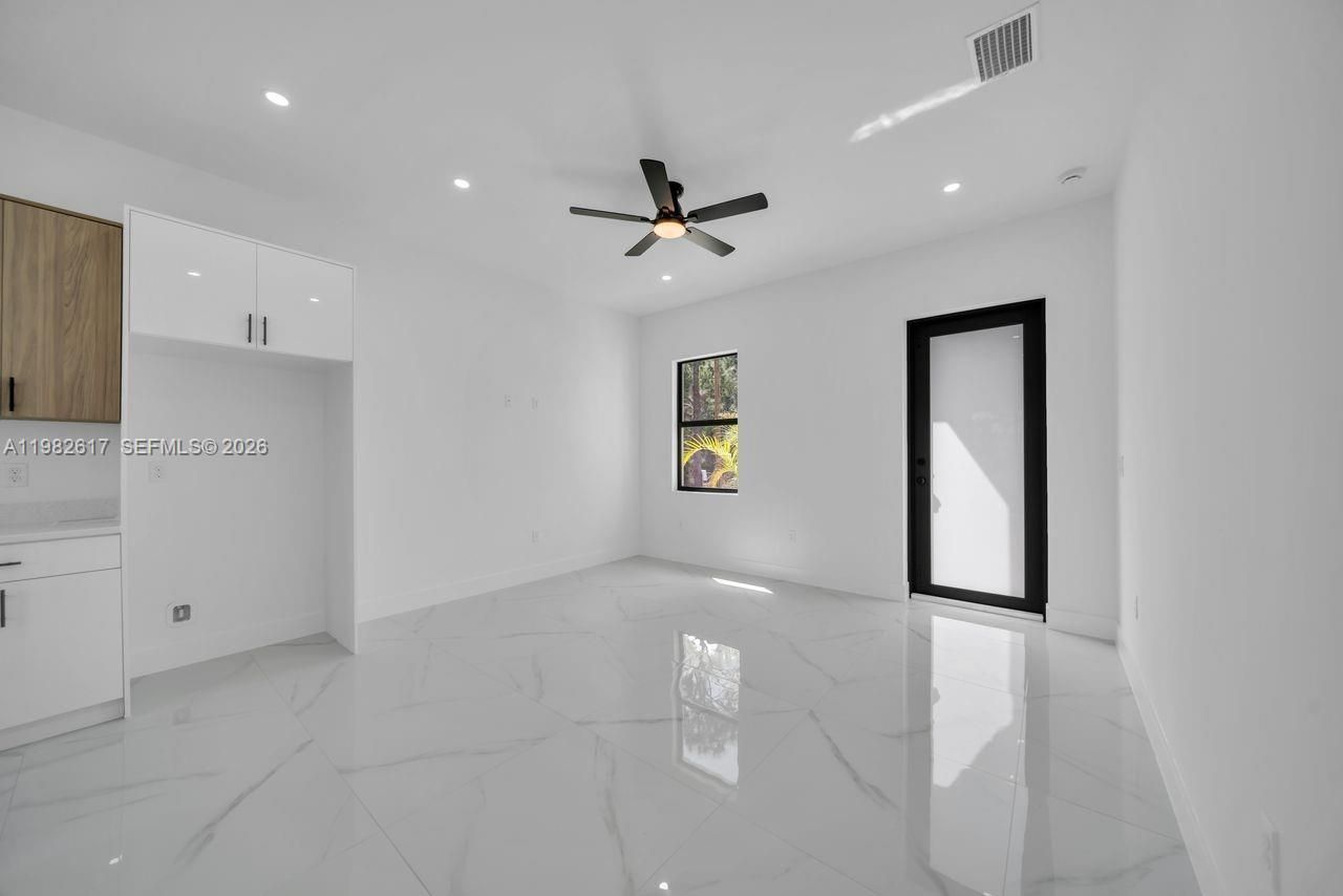 637 Summit Ave S, Lehigh Acres, FL 33974 Photo
