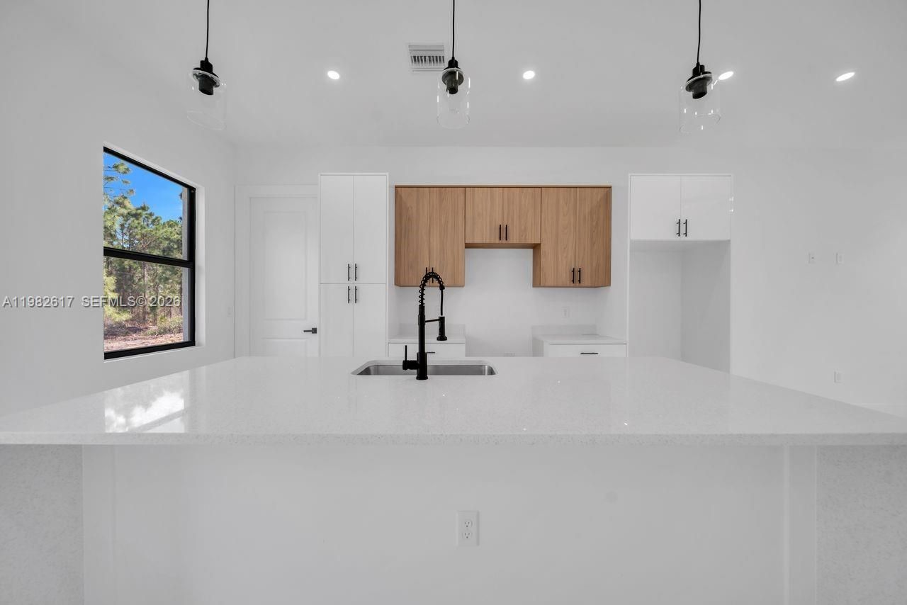 637 Summit Ave S, Lehigh Acres, FL 33974 Photo