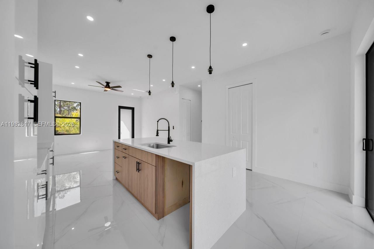 637 Summit Ave S, Lehigh Acres, FL 33974 Photo