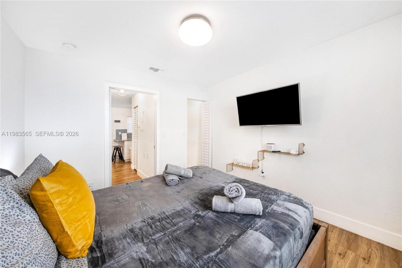 237 38th St , Unit 4, Miami Beach, FL 33140 Photo