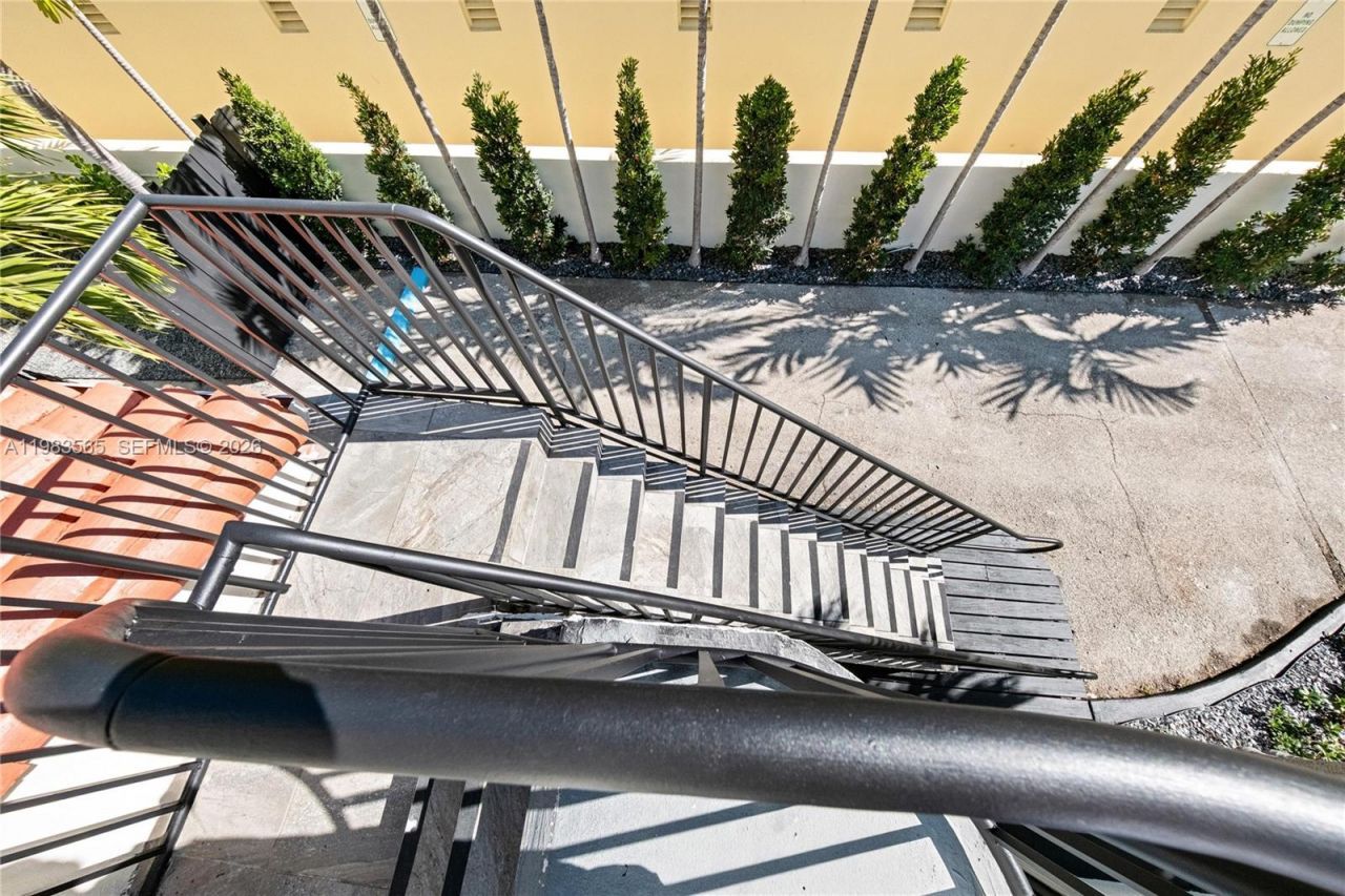 237 38th St , Unit 4, Miami Beach, FL 33140 Photo