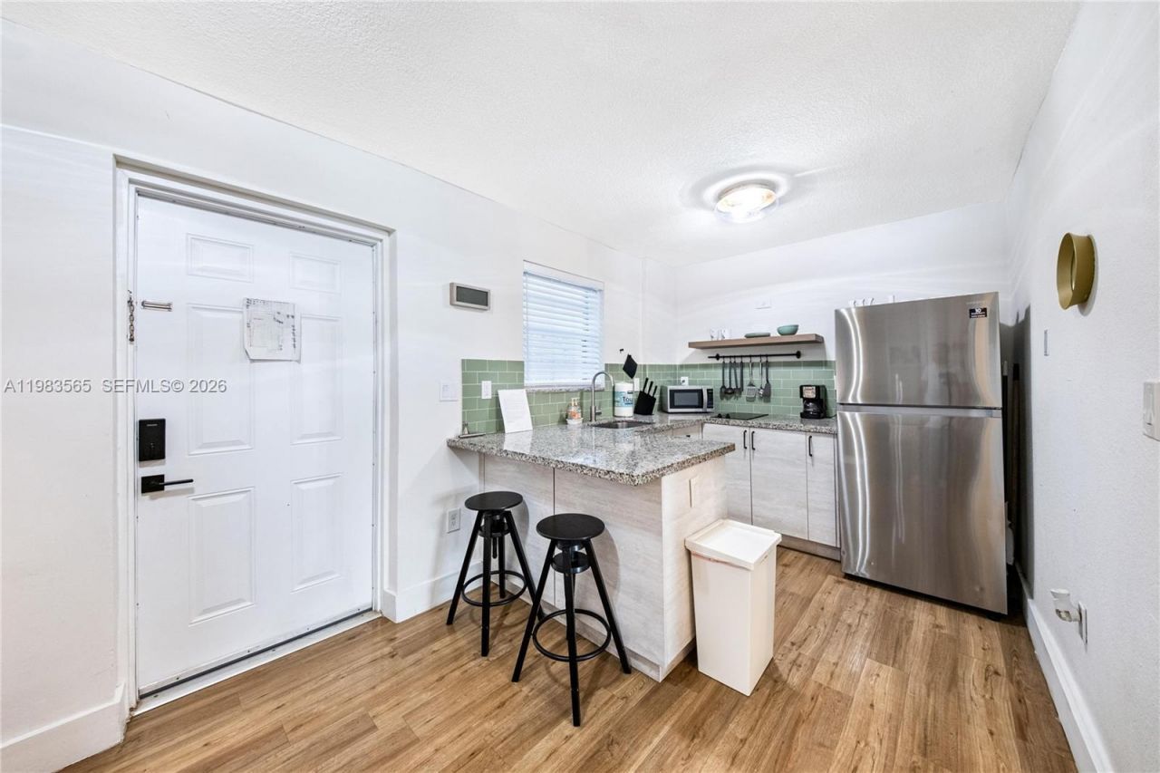 237 38th St , Unit 4, Miami Beach, FL 33140 Photo