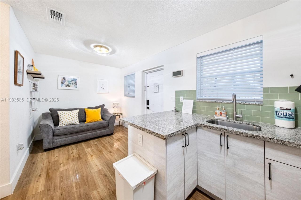 237 38th St , Unit 4, Miami Beach, FL 33140 Photo