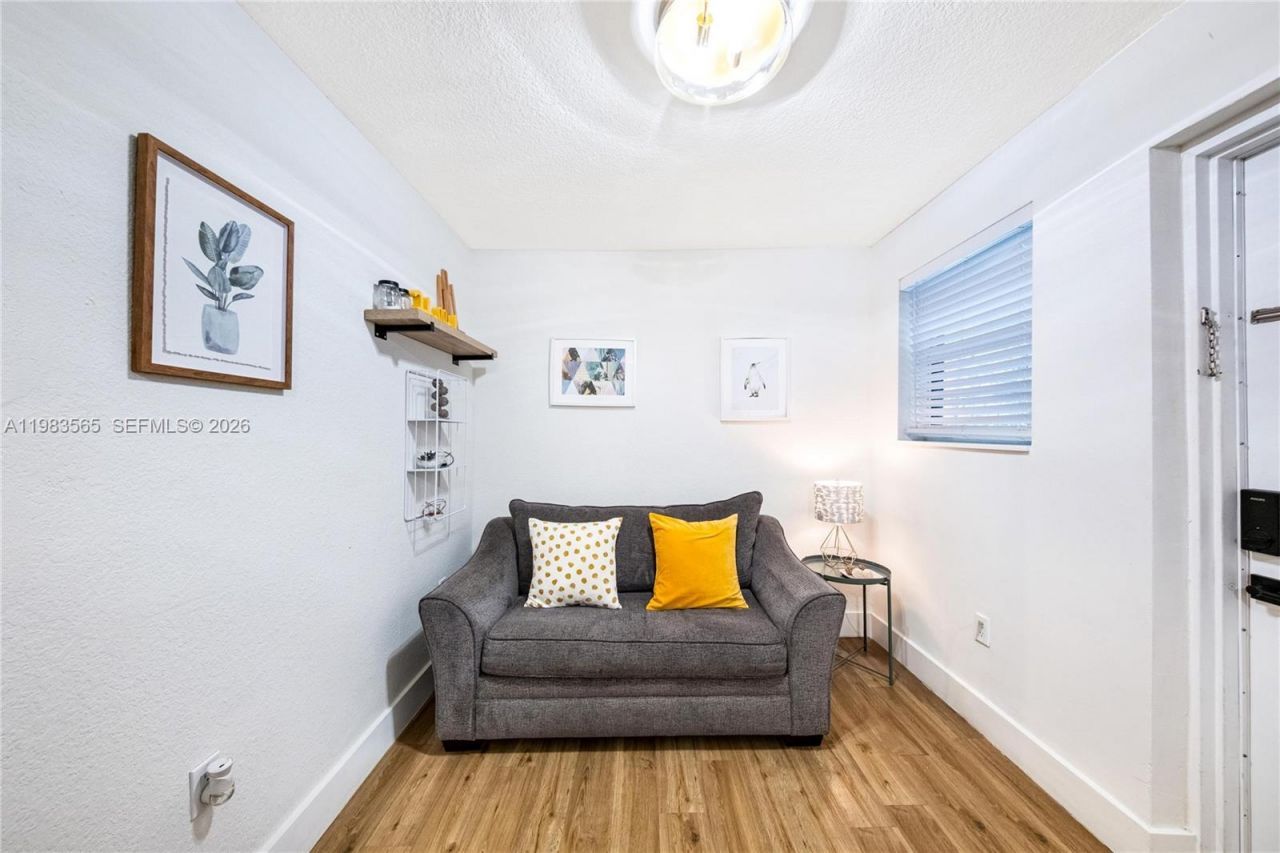 237 38th St , Unit 4, Miami Beach, FL 33140 Photo