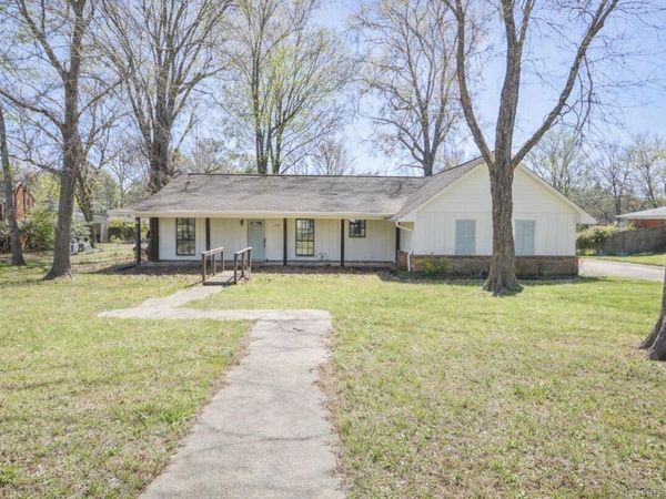 100 Mangrove Palm, Starkville, MS 39759