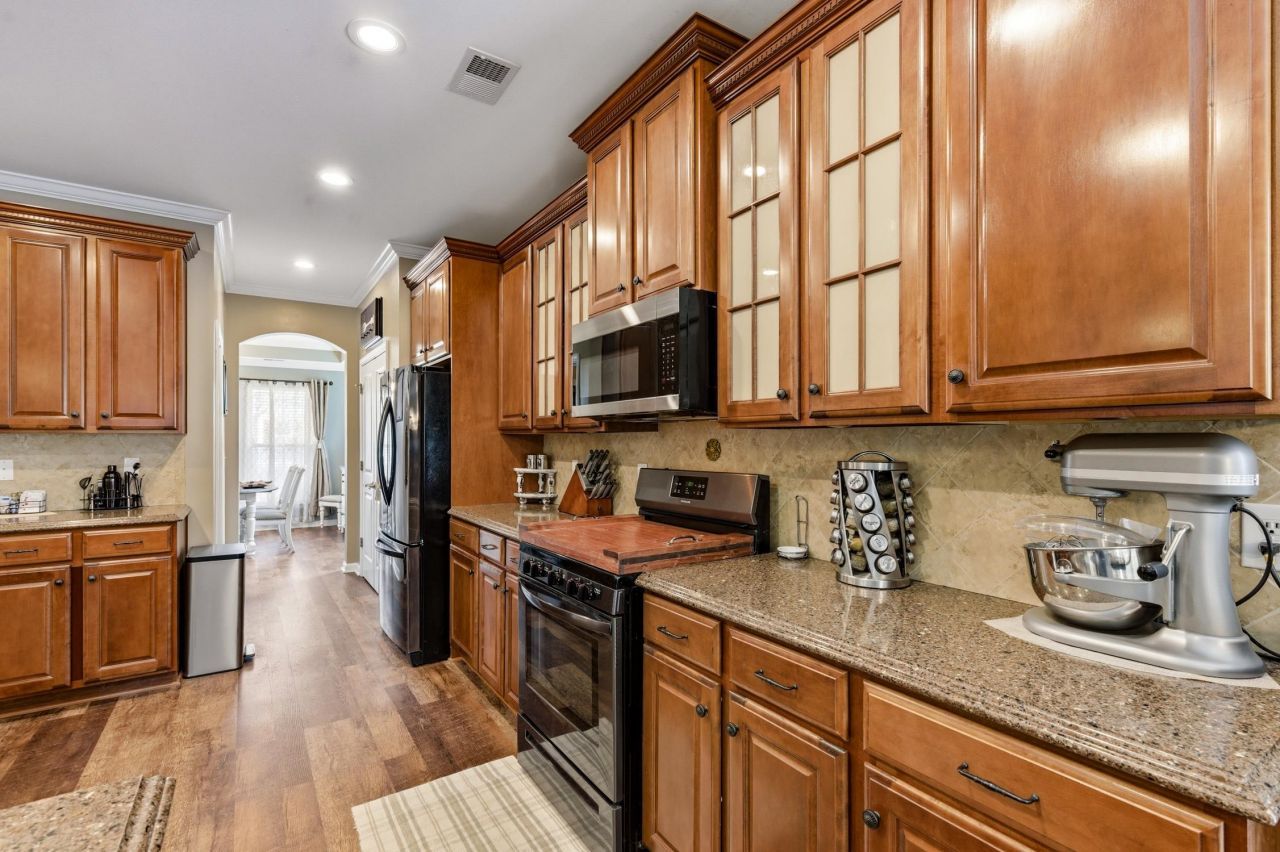 4613 Marshwood Dr. Photo 15