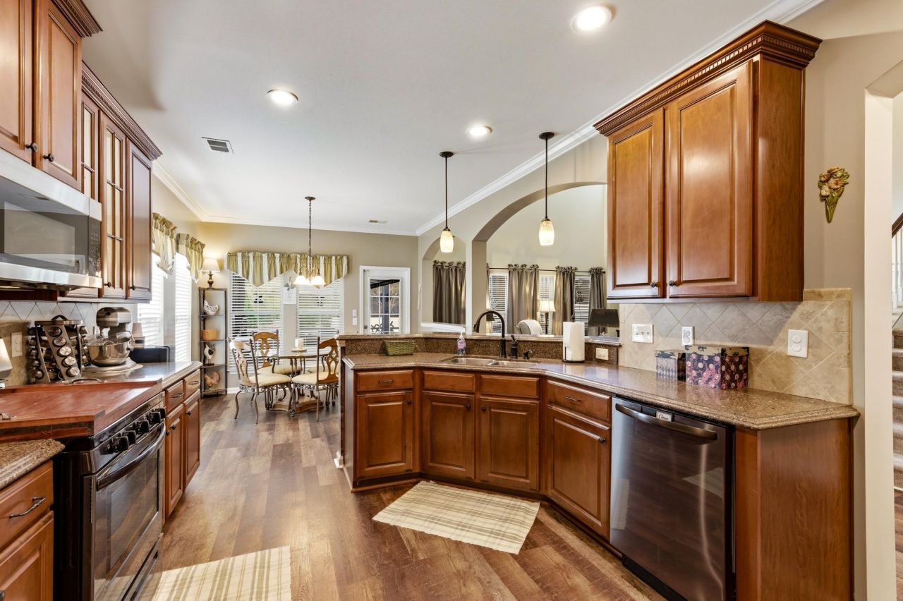 4613 Marshwood Dr. Photo 17