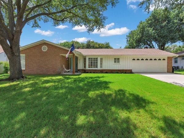 4137 Selkirk Drive W, Fort Worth, TX 76109