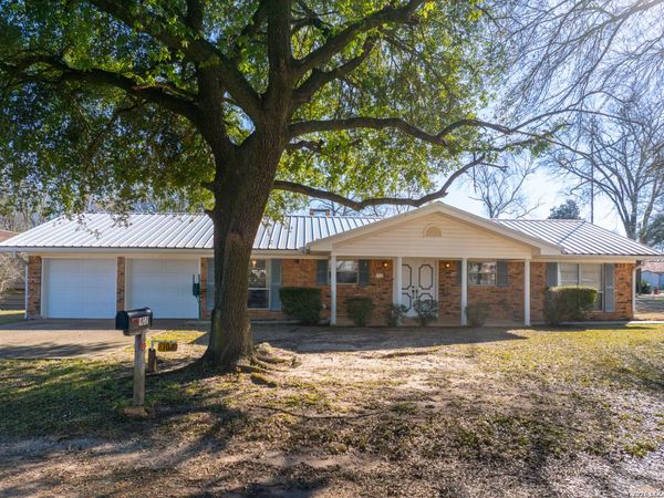 102 Jackson, Joaquin, TX 75954