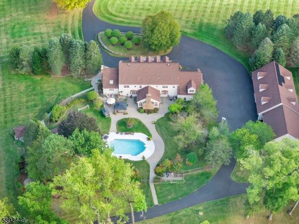 37 Pequest Rd, Green, NJ 07821