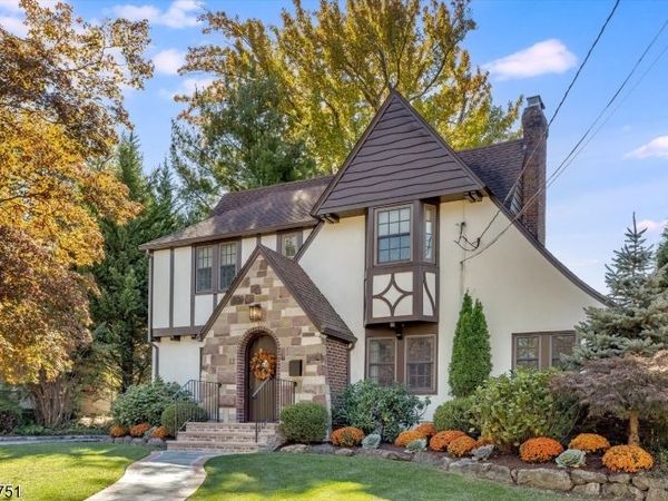 11 Valhalla Way, Verona, NJ 07044