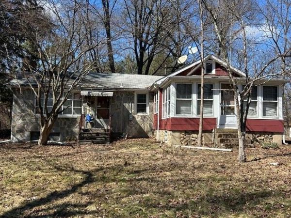 56 Burnet St, Livingston, NJ 07039