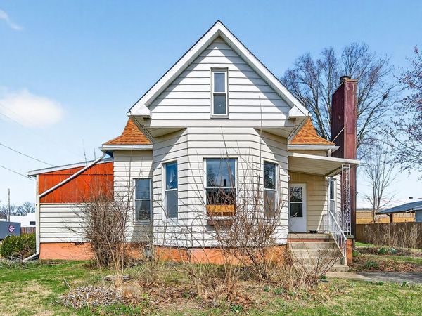 906 Peoria Street , Lincoln, IL 62656