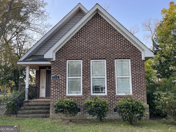 211 Malaga Street, Pelham, GA 31779