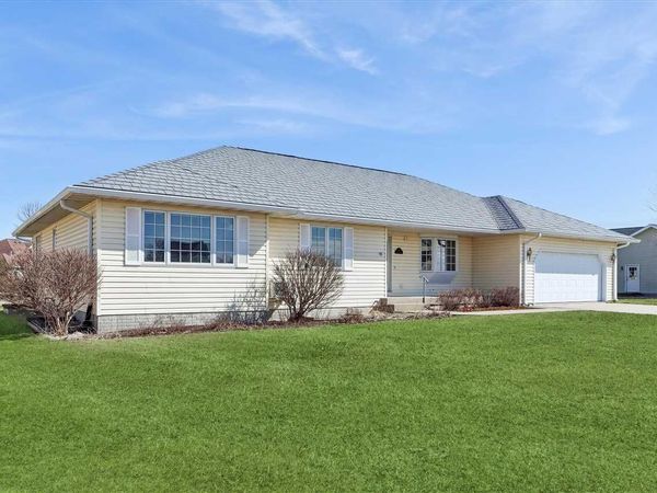 501 Raider Drive, Williamsburg, IA 52361