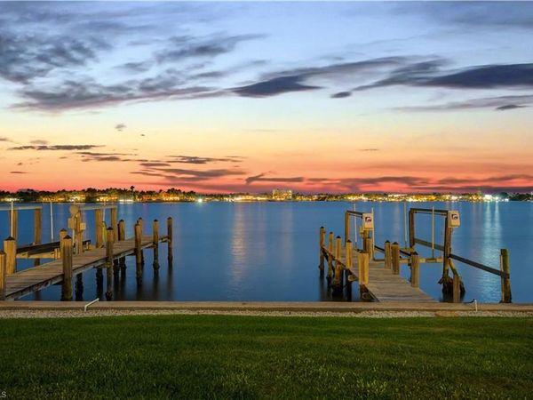 1535 Dolphin LN, NAPLES, FL 34102