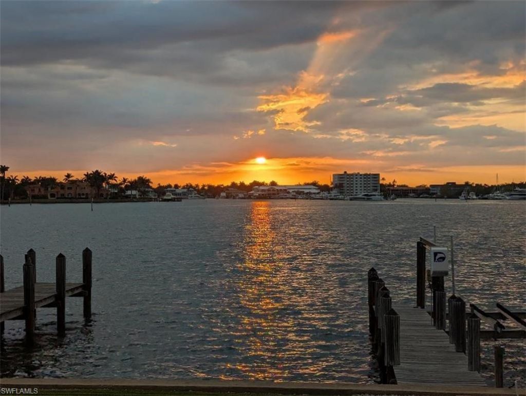 1535 Dolphin Ln, Naples, FL 34102 Photo