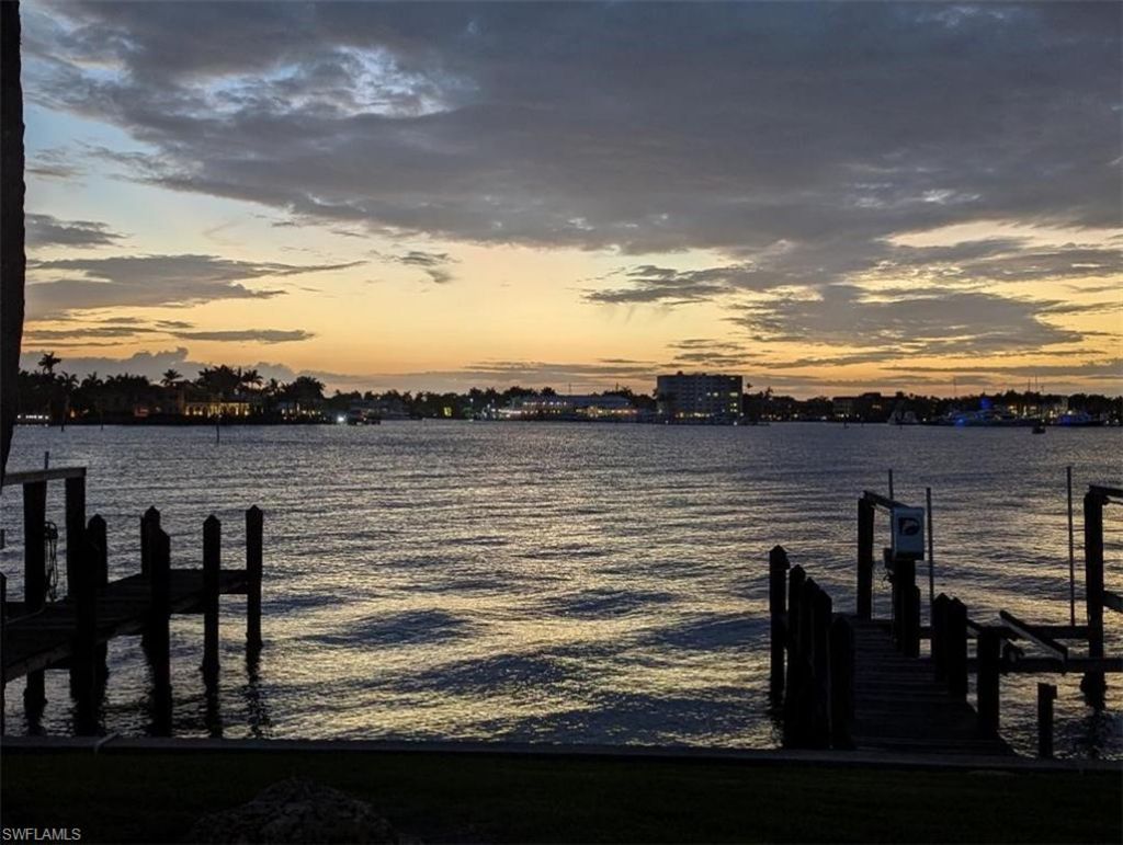 1535 Dolphin Ln, Naples, FL 34102 Photo