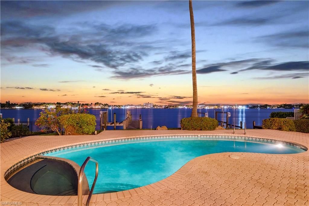 1535 Dolphin Ln, Naples, FL 34102 Photo