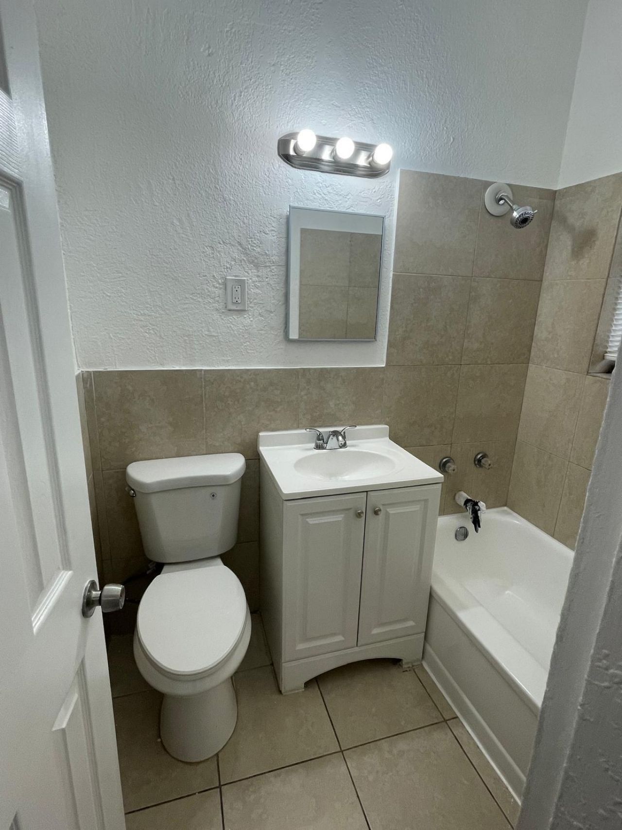 6910 Byron Avenue, Unit 3, Miami Beach, FL 33141 Photo