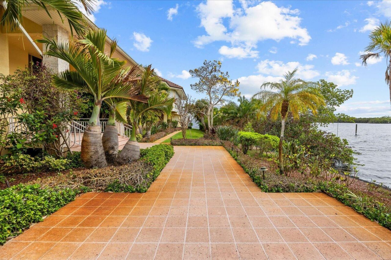 12198 SE Riverbend Lane, Port Saint Lucie, FL 34984 Photo