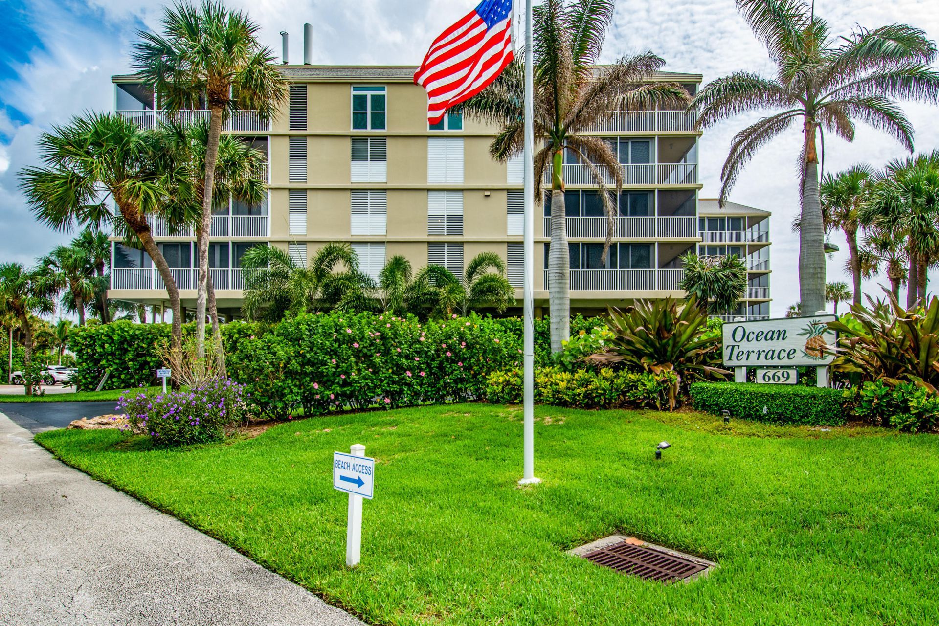 669 NW Plantation Road, Unit 308, Hutchinson Island, FL 34996 Photo