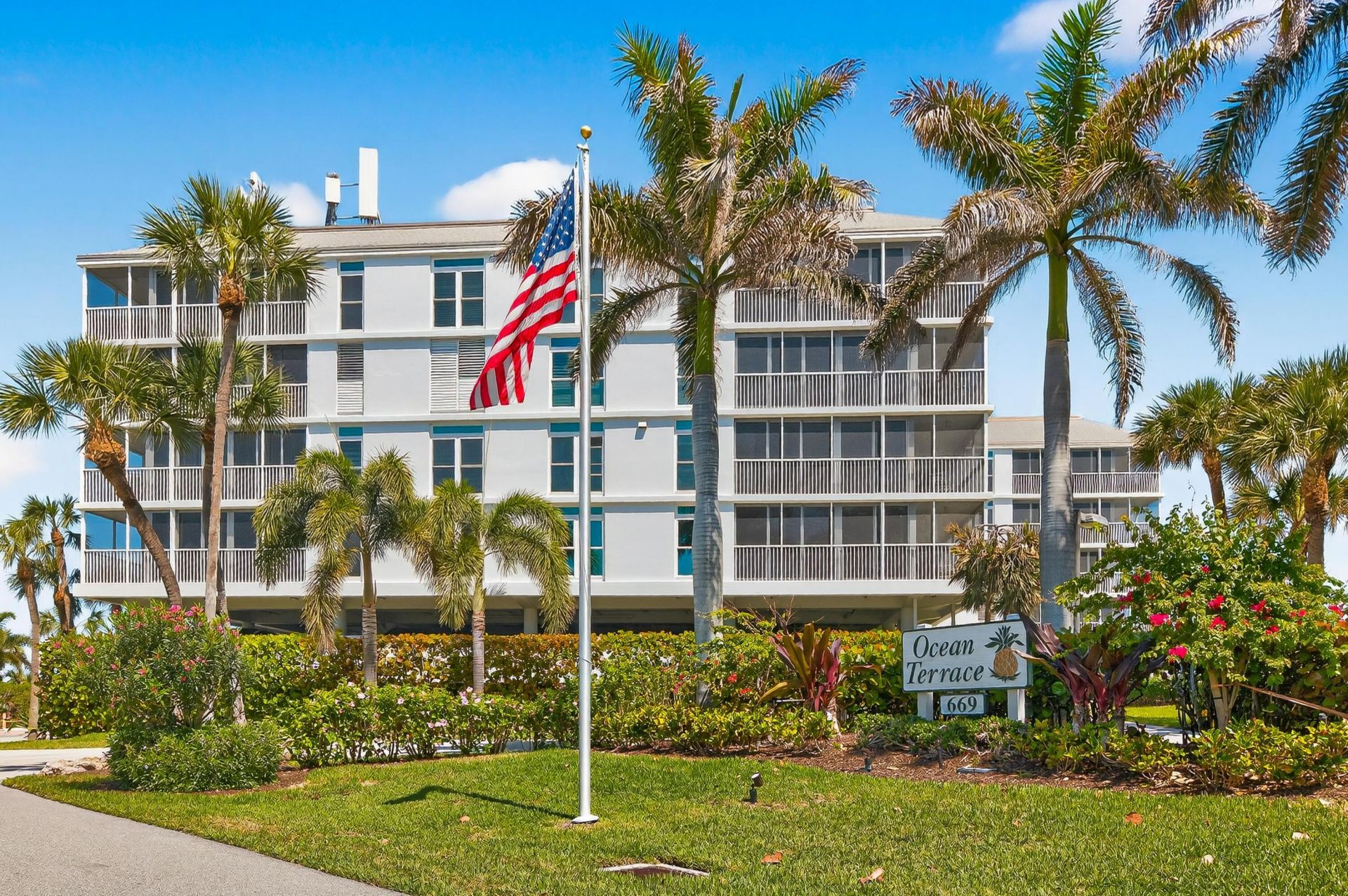 669 NE Plantation Road, Unit 308, Hutchinson Island, FL 34996 Photo