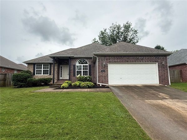 5075 W Waverly Road, Fayetteville, AR 72704