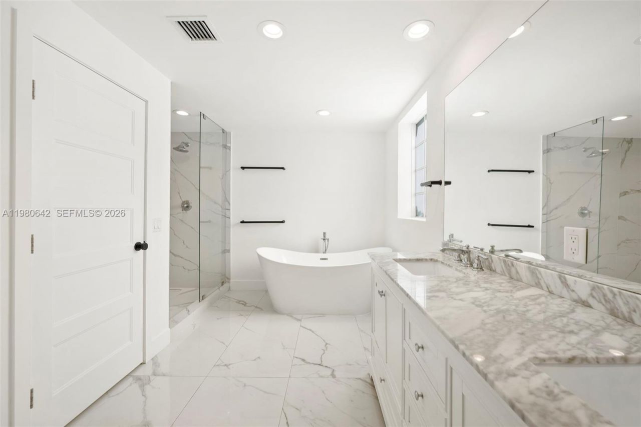 4491 Prairie Ave, Miami Beach, FL 33140 Photo