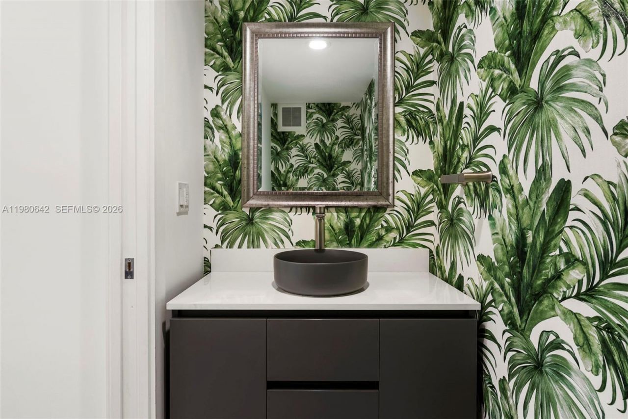 4491 Prairie Ave, Miami Beach, FL 33140 Photo