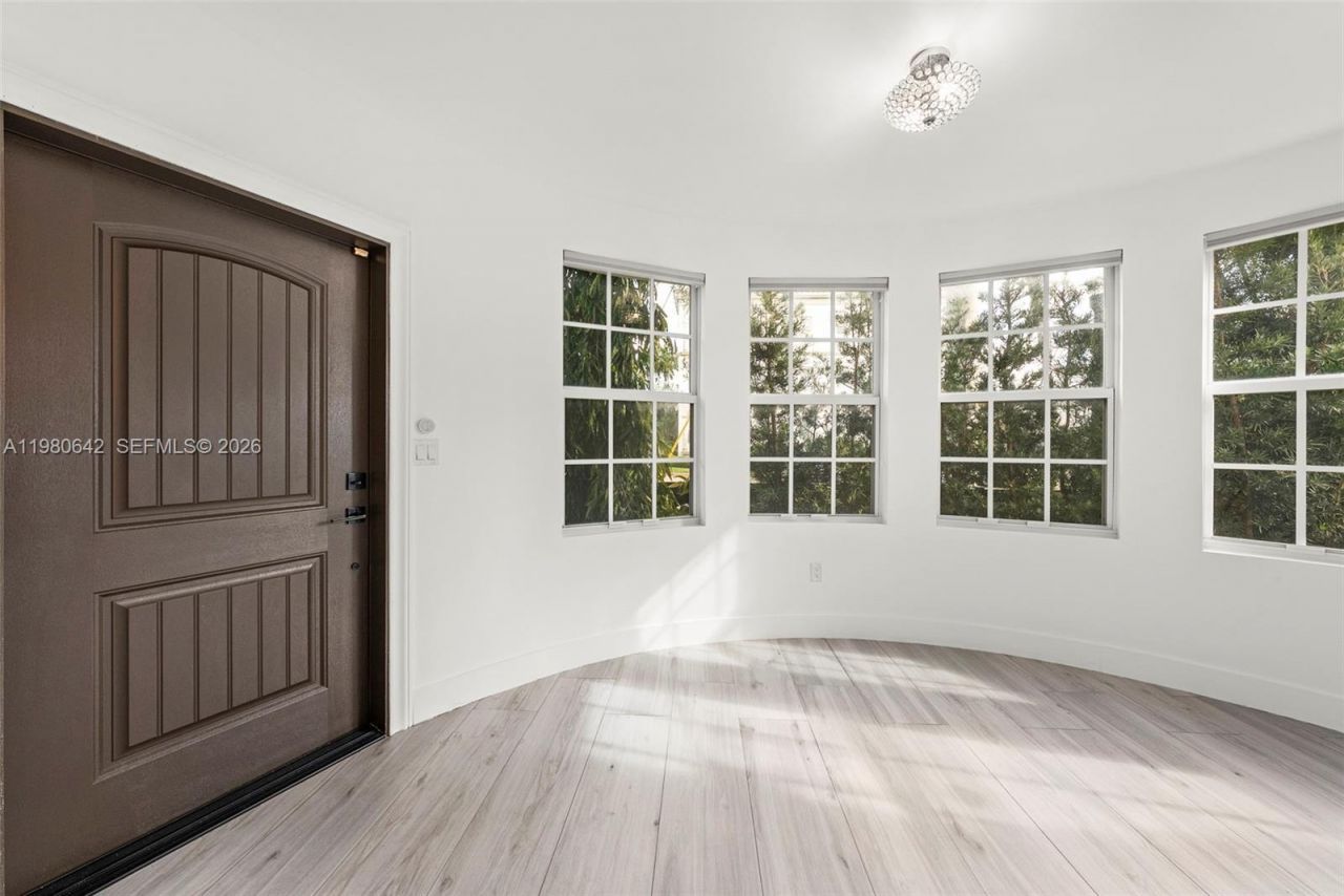 4491 Prairie Ave, Miami Beach, FL 33140 Photo