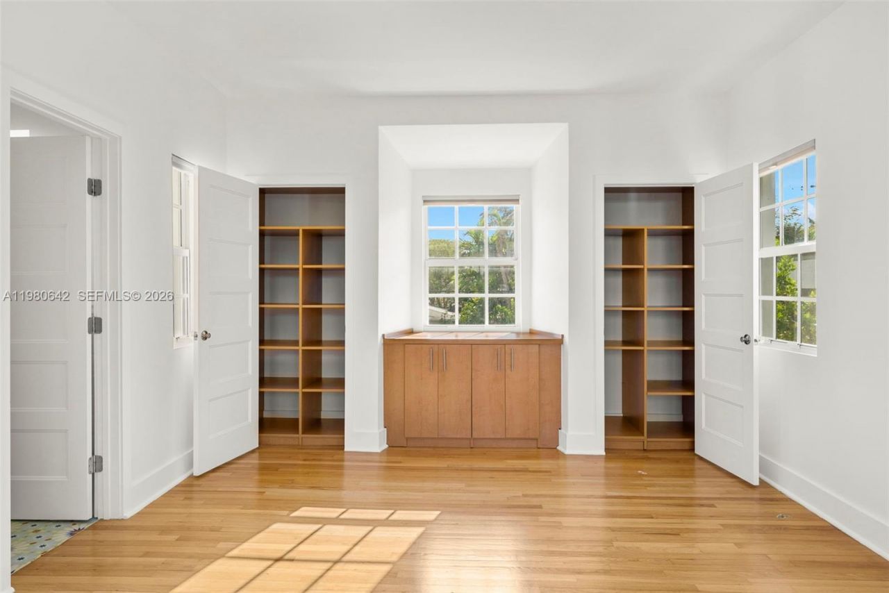 4491 Prairie Ave, Miami Beach, FL 33140 Photo