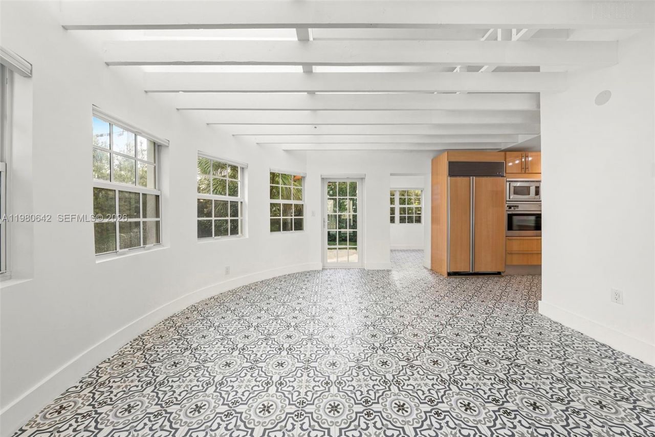 4491 Prairie Ave, Miami Beach, FL 33140 Photo