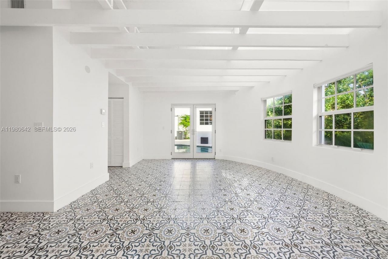 4491 Prairie Ave, Miami Beach, FL 33140 Photo