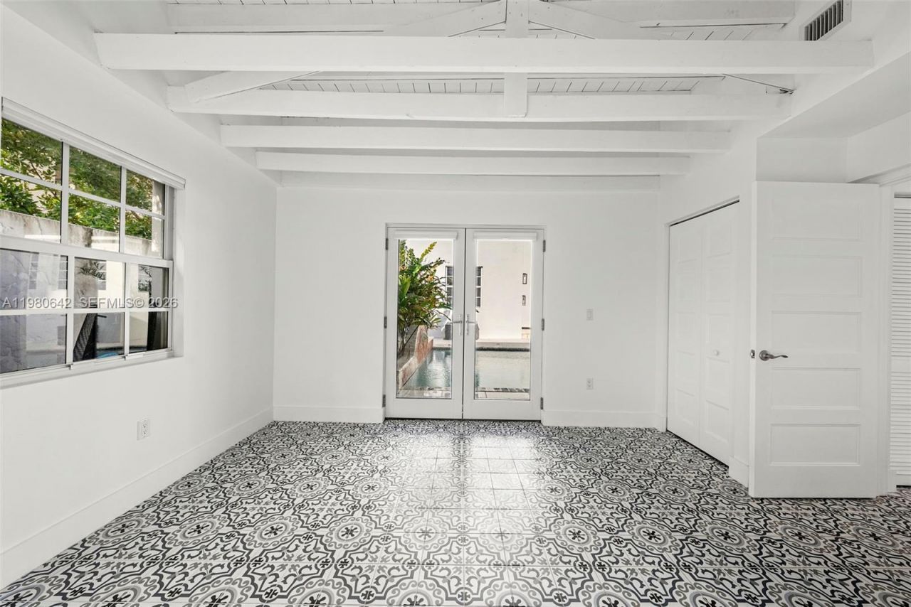 4491 Prairie Ave, Miami Beach, FL 33140 Photo