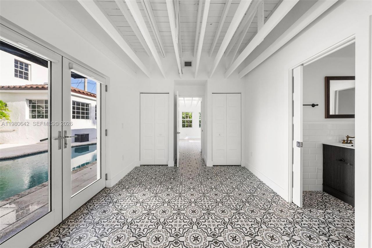 4491 Prairie Ave, Miami Beach, FL 33140 Photo