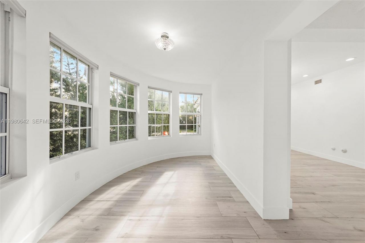 4491 Prairie Ave, Miami Beach, FL 33140 Photo