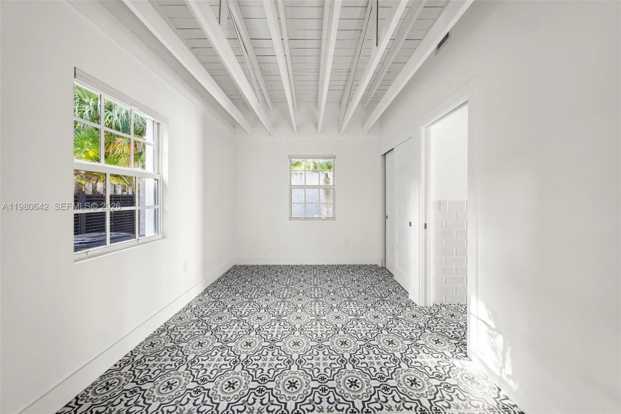 4491 Prairie Ave, Miami Beach, FL 33140 Photo