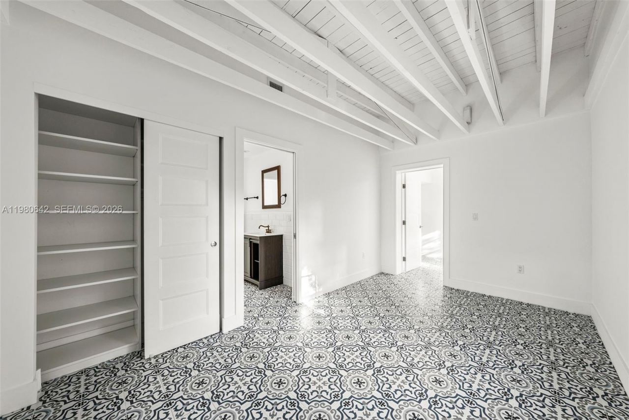 4491 Prairie Ave, Miami Beach, FL 33140 Photo