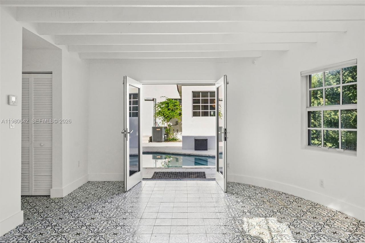 4491 Prairie Ave, Miami Beach, FL 33140 Photo