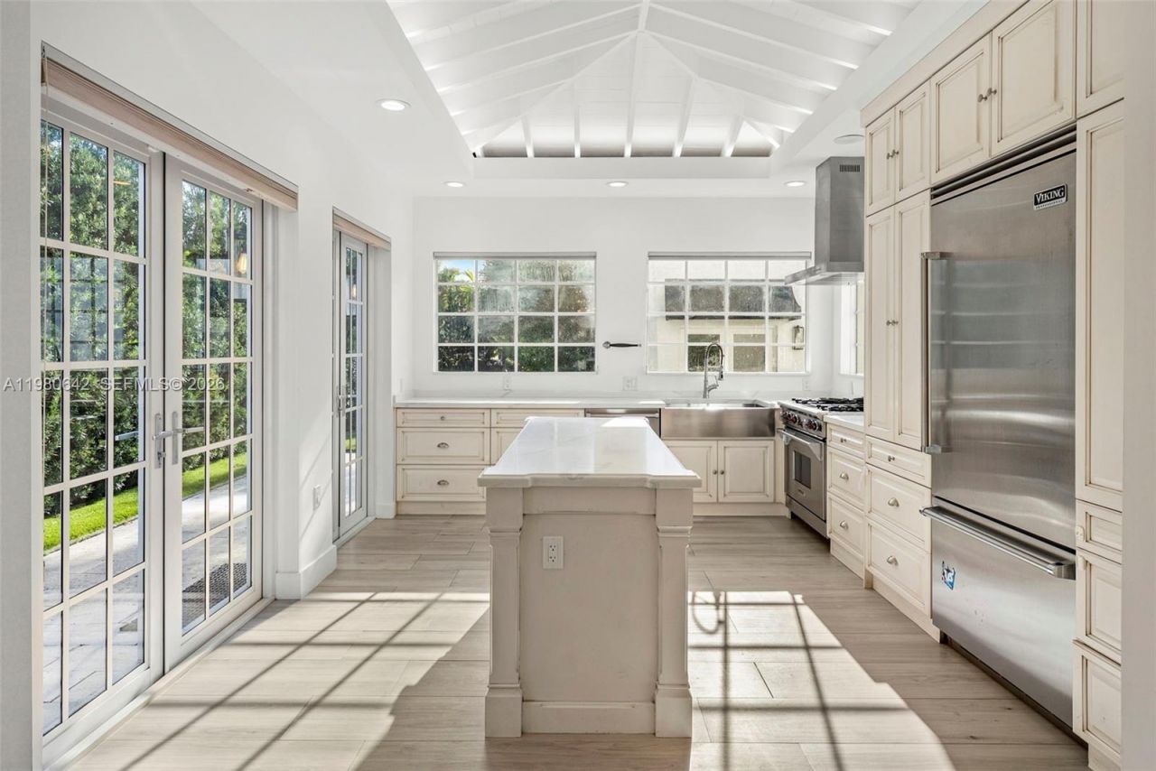 4491 Prairie Ave, Miami Beach, FL 33140 Photo