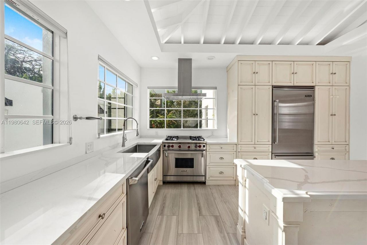 4491 Prairie Ave, Miami Beach, FL 33140 Photo