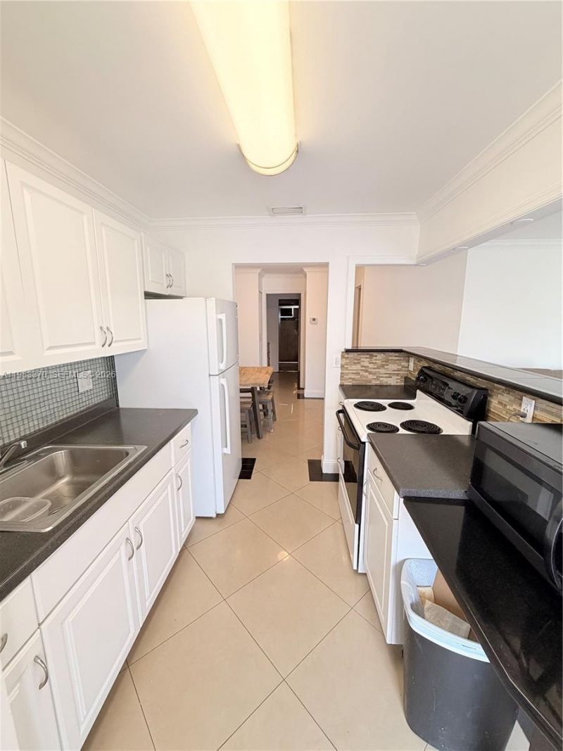 3000 NW 5th Ter , Unit 106, Pompano Beach, FL 33064 Photo