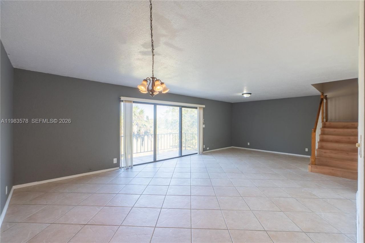 430 Commodore Dr, Unit 314, Plantation, FL 33325 Photo