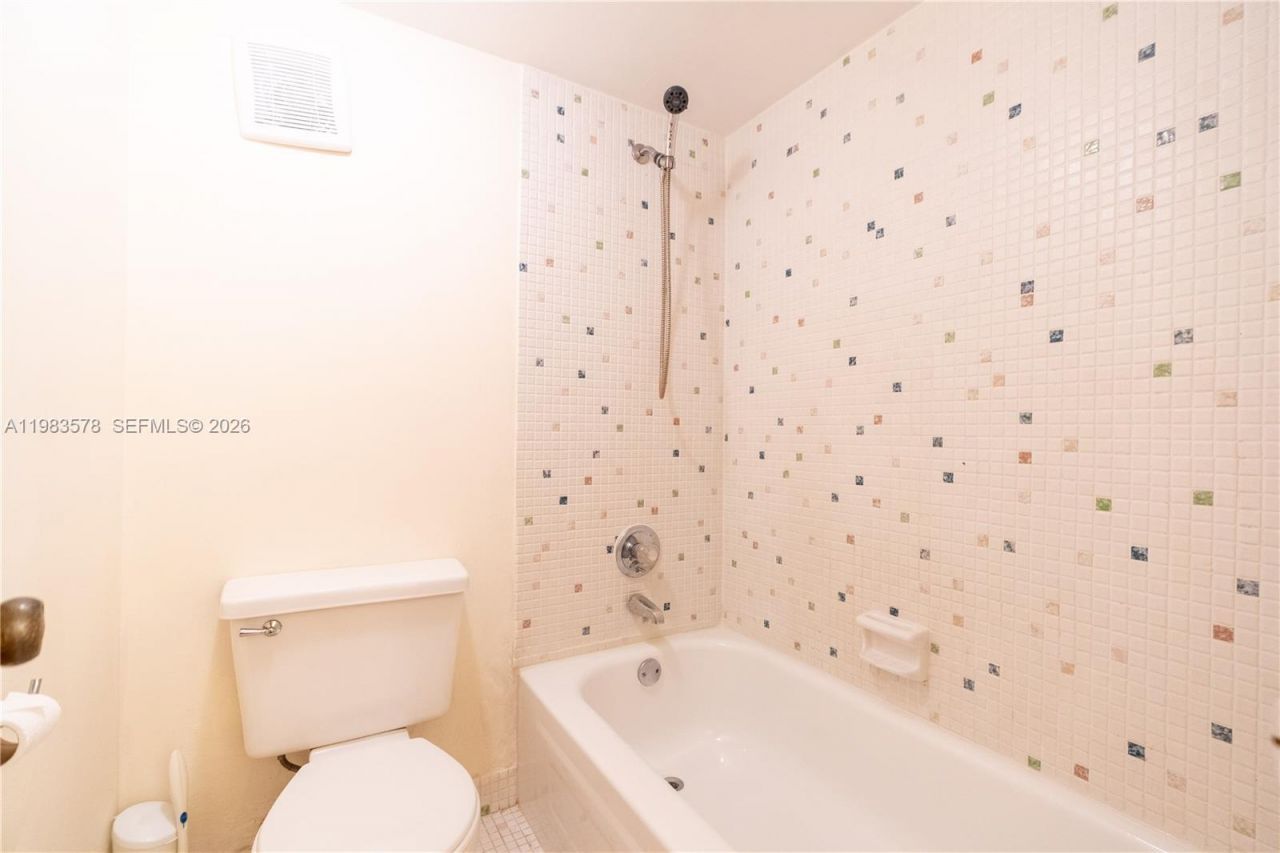 430 Commodore Dr, Unit 314, Plantation, FL 33325 Photo