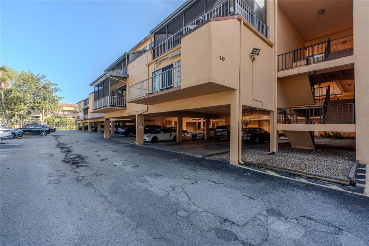 430 Commodore Dr, Unit 314, Plantation, FL 33325 Photo